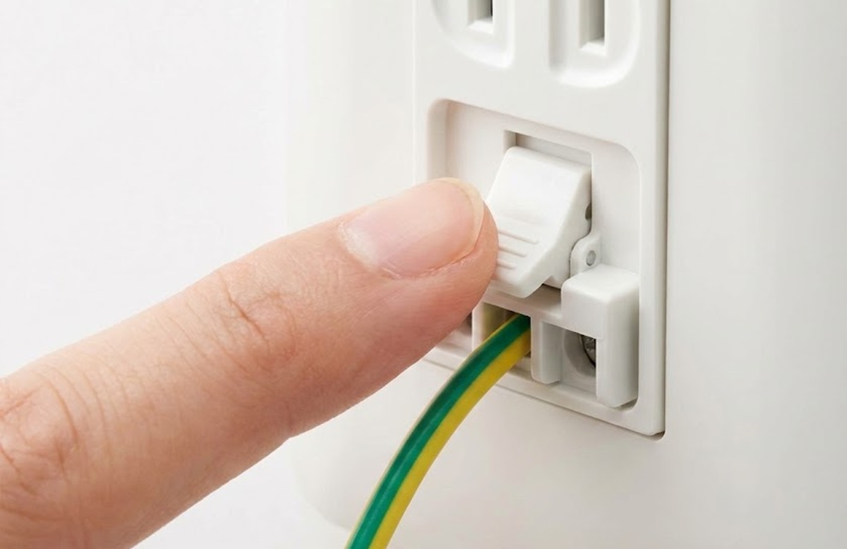 アース端子がワンタッチ式やレバー式の簡単な外し方